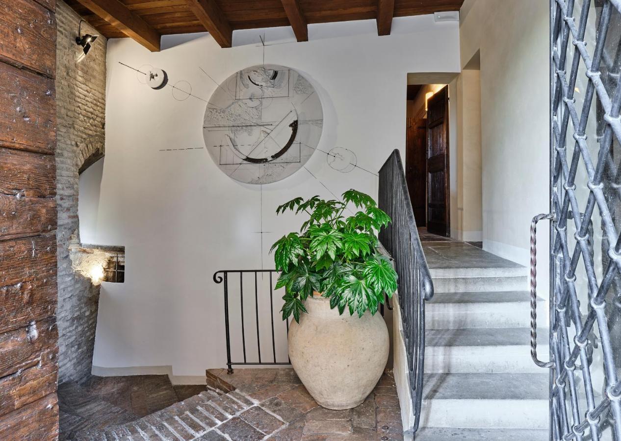 Hotel Palazzo Viviani Castello Di Montegridolfo Exterior foto