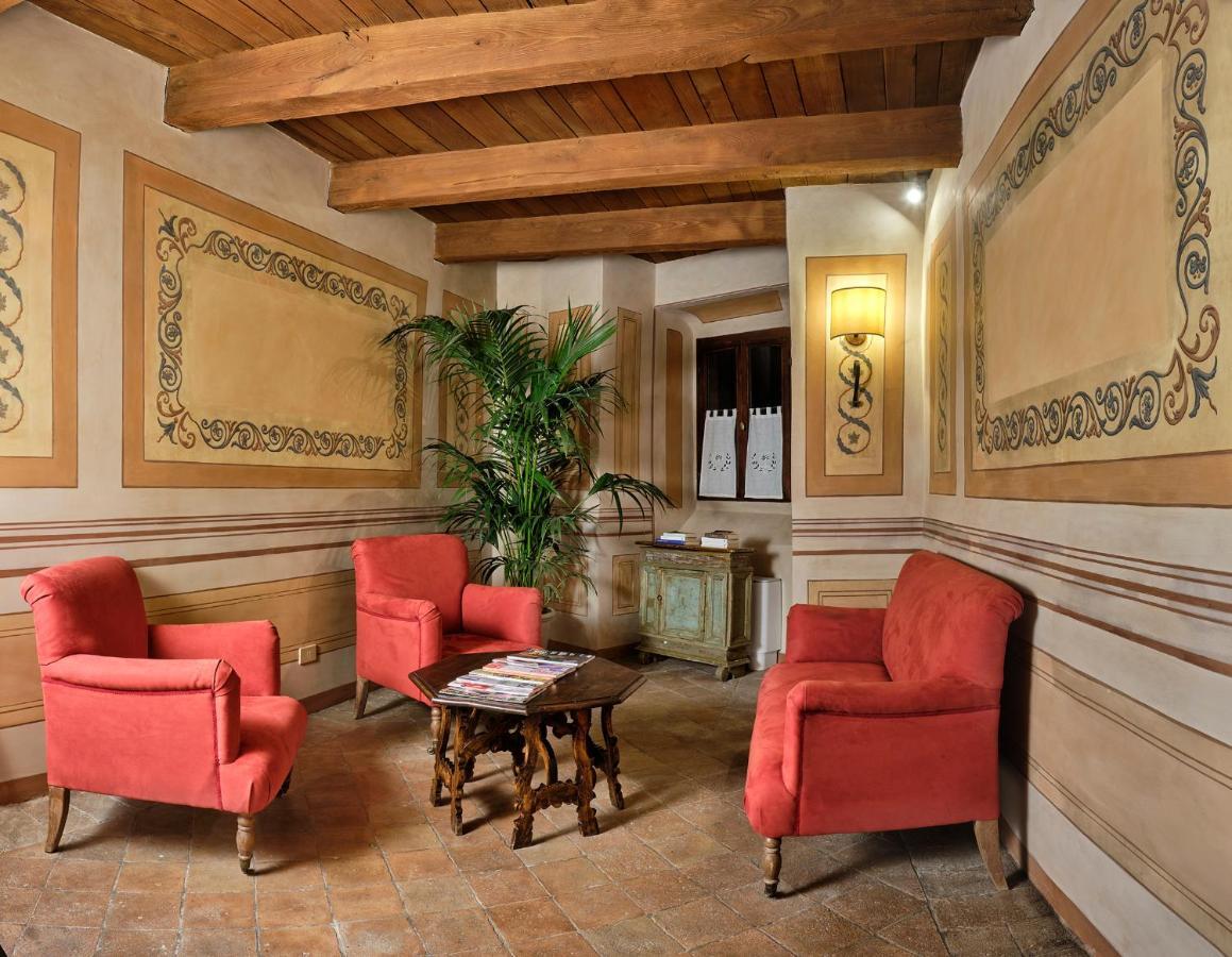 Hotel Palazzo Viviani Castello Di Montegridolfo Exterior foto