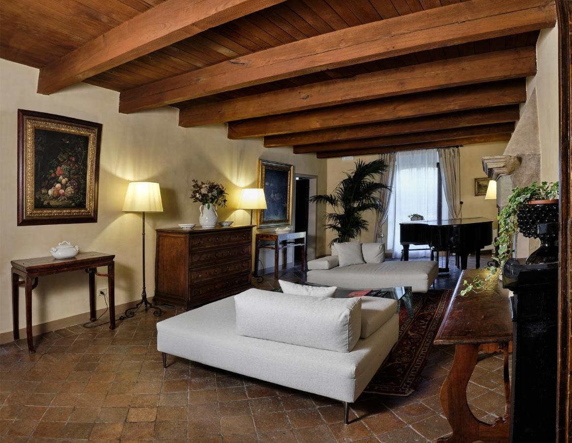 Hotel Palazzo Viviani Castello Di Montegridolfo Exterior foto