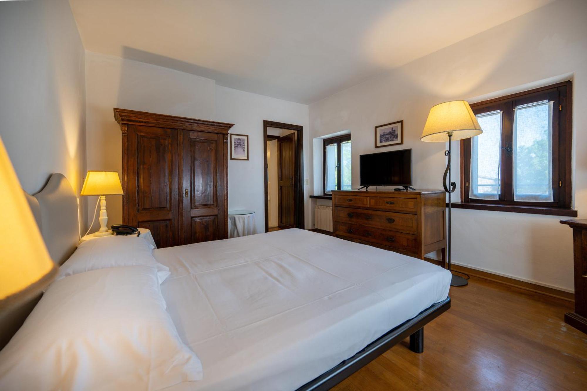 Hotel Palazzo Viviani Castello Di Montegridolfo Zimmer foto
